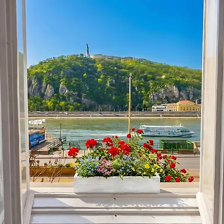 Appartement Center Riverside Residency - Ac, Garage, Danube View Boedapest