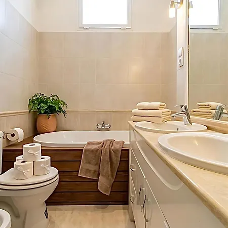 Center Riverside Residency - Ac, Garage, Danube View شقة *